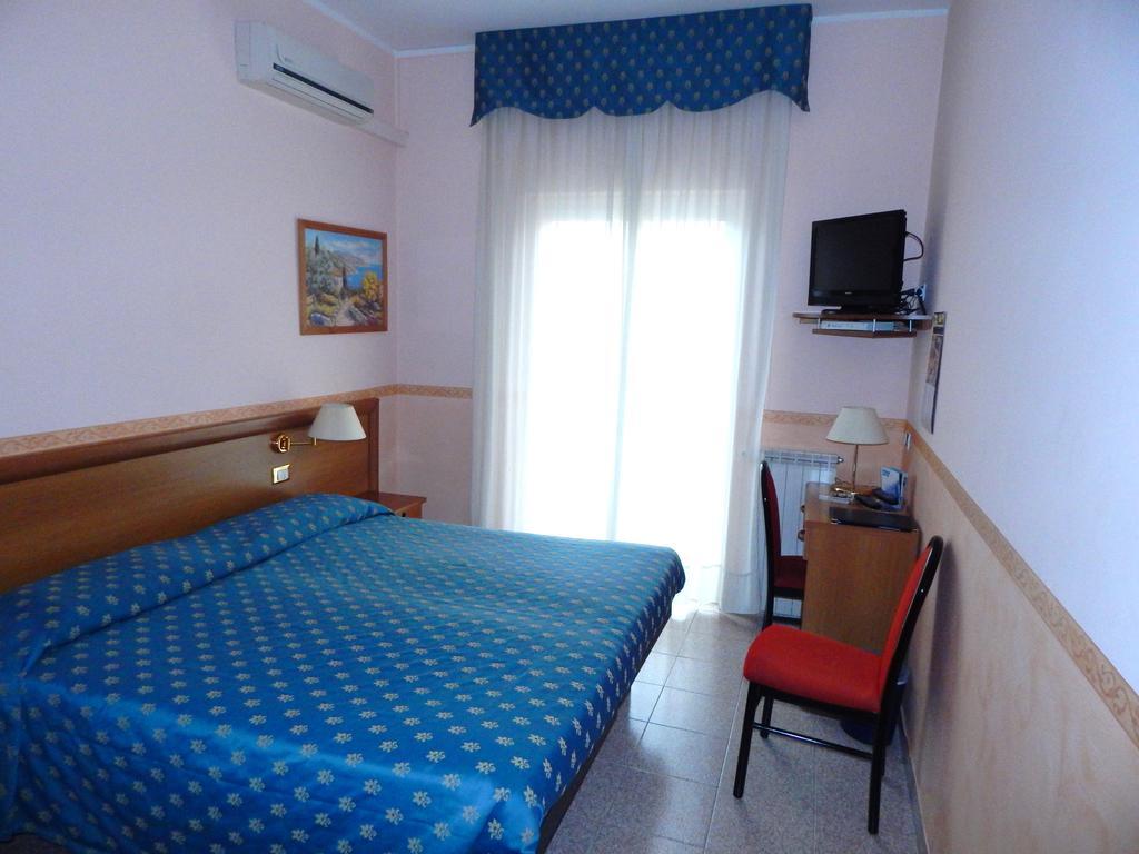 Hotel Torre Antica Loano Pokój zdjęcie