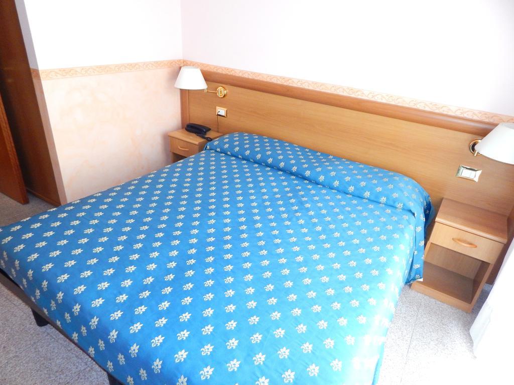 Hotel Torre Antica Loano Pokój zdjęcie